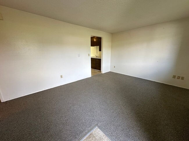 Building Photo - Remodeled & Modern Living in a Vibrant Tac...