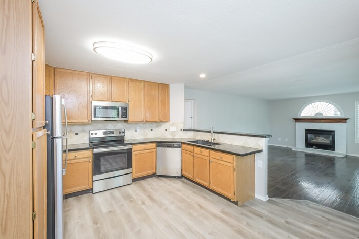 Building Photo - 16556 E Hialeah Dr