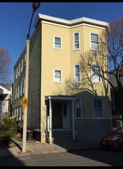 Building Photo - 756 Saratoga St