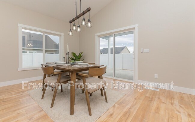 Building Photo - 2125 Oxon St