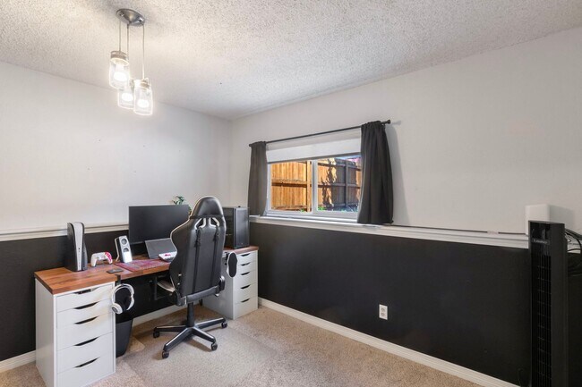 Building Photo - 3117 Moonbeam Cir S
