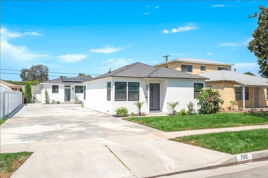 Building Photo - 765 E Silva St