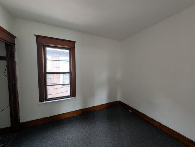 Building Photo - 364 French St