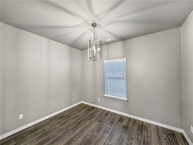 Building Photo - 195 E 2nd St