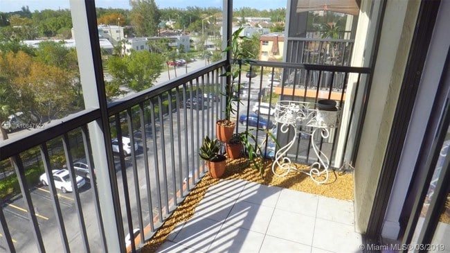 Building Photo - 16950 W Dixie Hwy