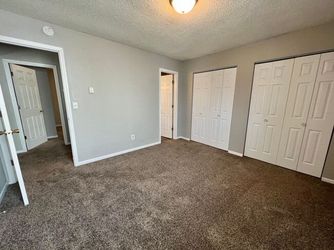 Building Photo - 4 Bedroom Twinhome in West Fargo!!