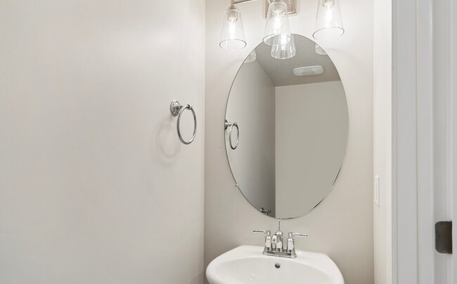 Building Photo - 937 N 215 W