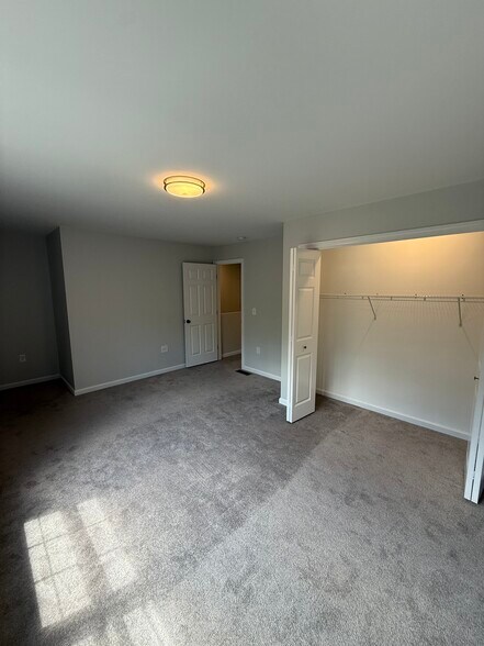 Building Photo - 86 Reservoir Dr