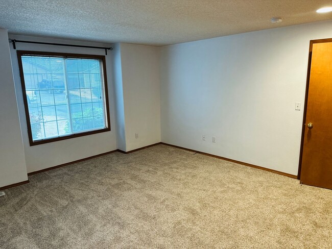 Building Photo - Charmin One Level Home w/ RV Parking