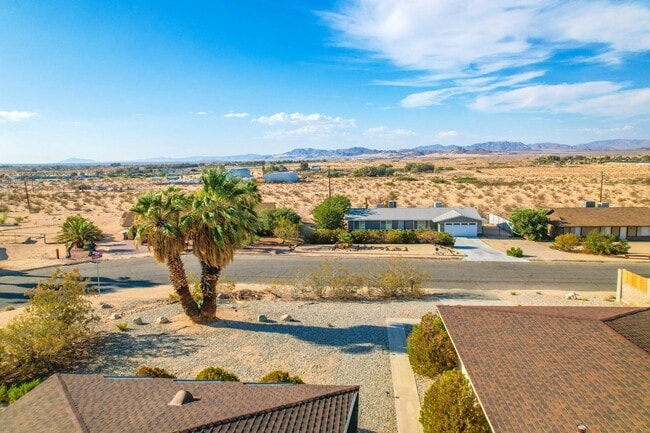 Building Photo - Must See 4 bedroom 2 bath Home