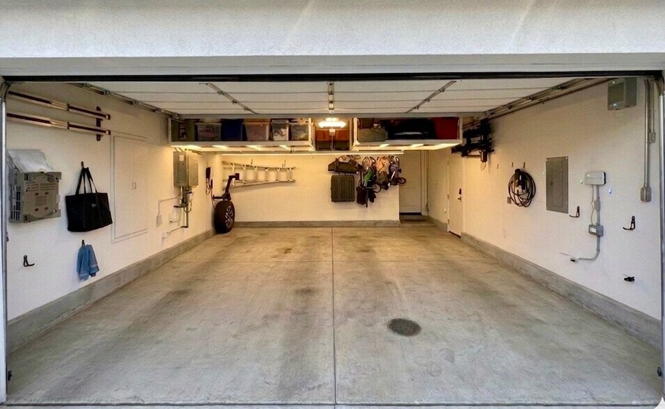 Building Photo - 1358 Blue Port Wy