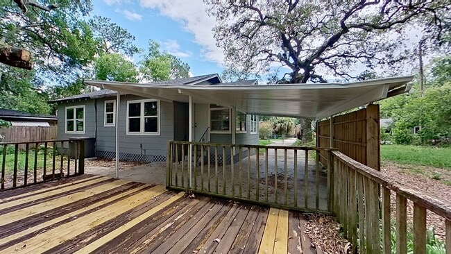 Building Photo - Cute 2/1 with plenty of updates