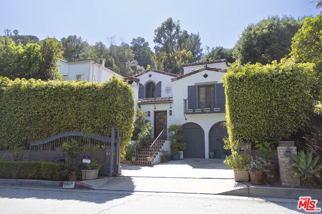 Building Photo - 1407 N Beverly Dr