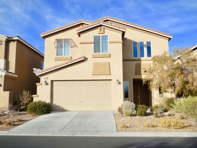 Building Photo - Spacious House w/Tons of Storage,Tile & Wo...