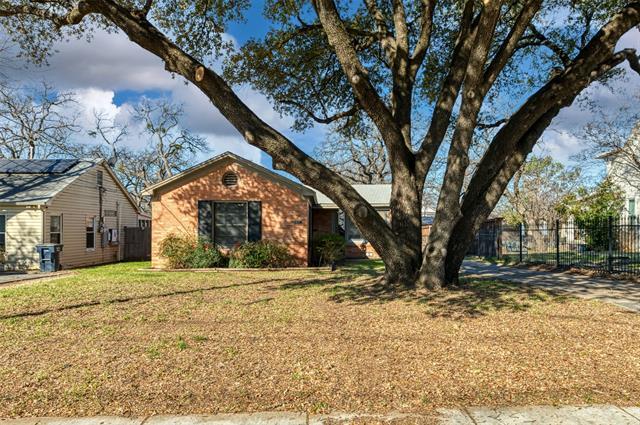 Building Photo - 2308 N Edgewood Terrace