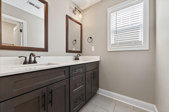 Building Photo - Pet Friendly Four Bedroom with Bonus!