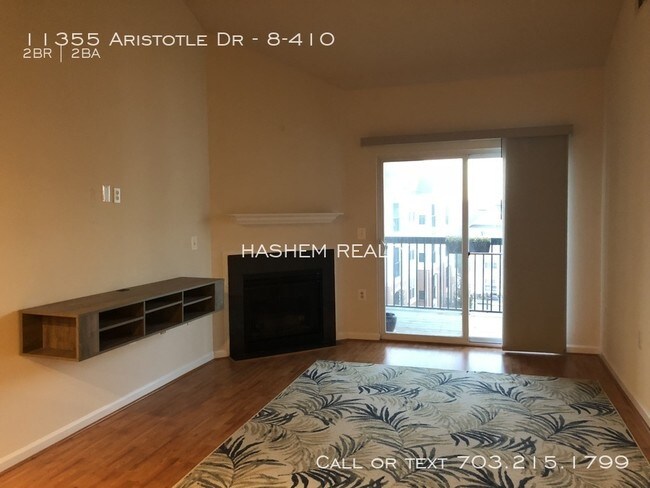 Building Photo - Penthouse 2 br condo with 2nd floor loft.