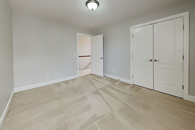 Building Photo - 844 Daybreak Dr