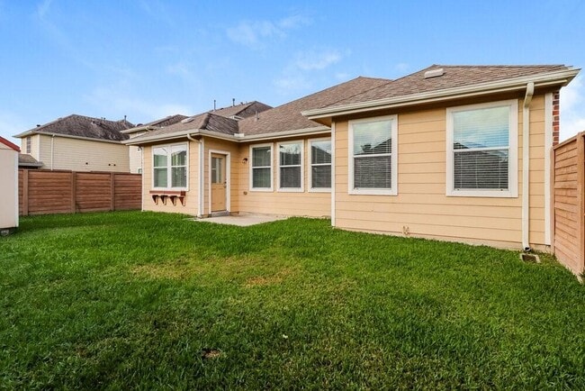 Building Photo - 2548 Blue Heron Cir