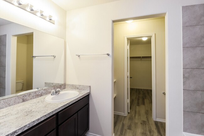 Building Photo - 2065 Oakwood Forest Dr
