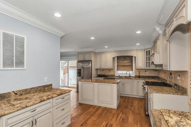 Building Photo - 180 Kensington Rd