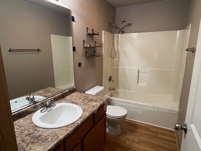 Building Photo - 1104 Flagstone Ln