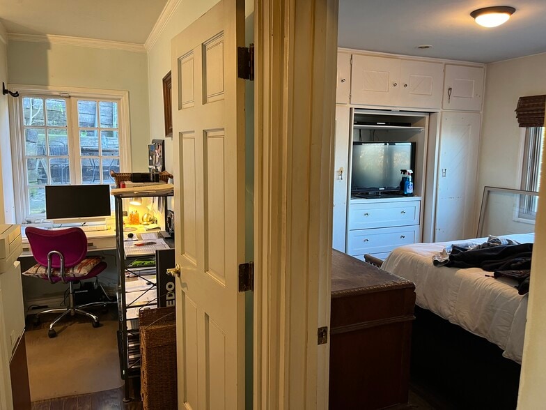 Building Photo - 7221 Earldom Ave