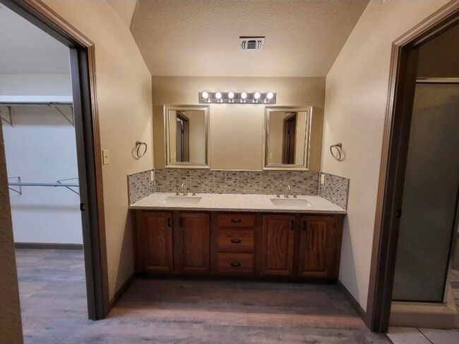 Building Photo - 514 Mission Arch Dr