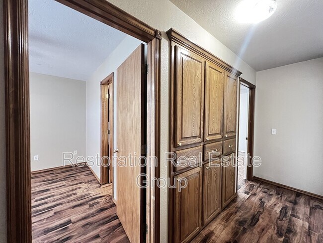 Building Photo - 113 S Mustang Rd