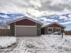 Building Photo - 5-Bedroom Home/Ranch for Rent in NE Boulder/Gunbarrel