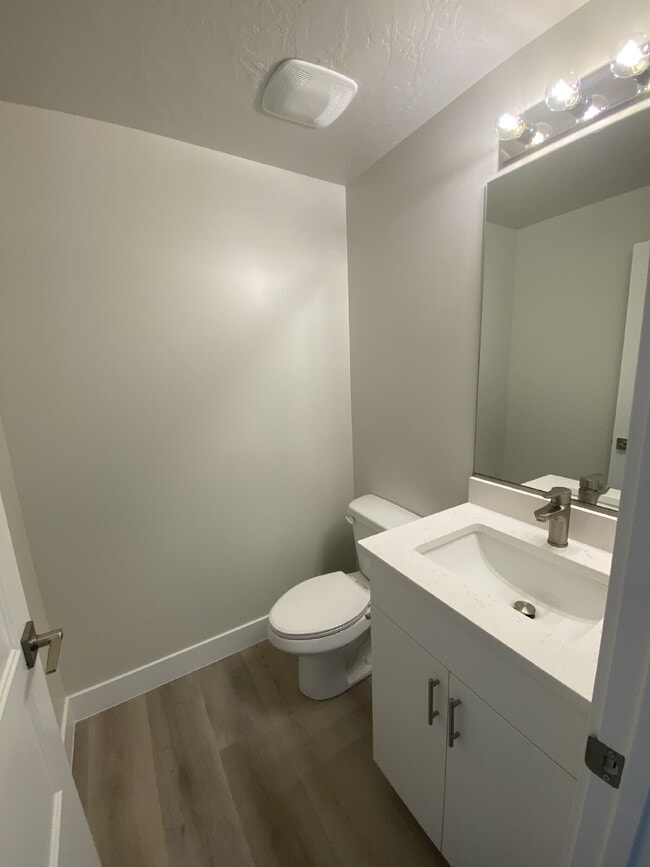 Building Photo - 4134 Baywood Dr