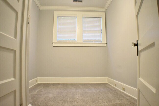 Building Photo - 2417 Blossom St