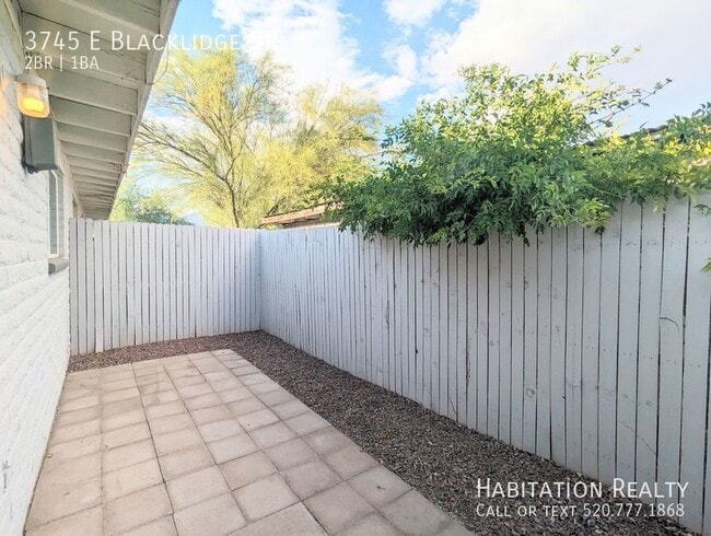Building Photo - 3745 E Blacklidge Dr