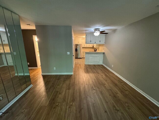 Building Photo - 2080 Woodlawn Dr SW
