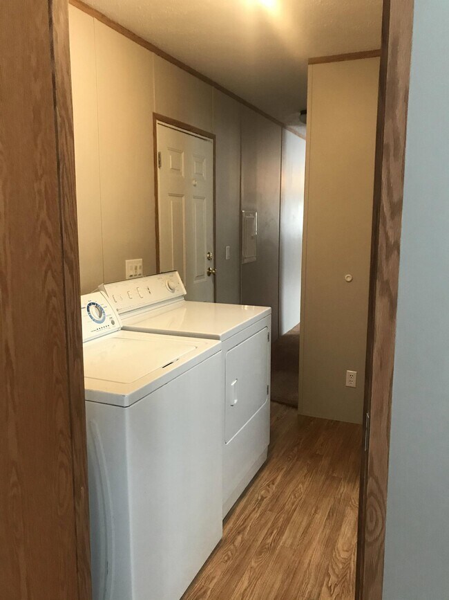 Building Photo - 31 Front St