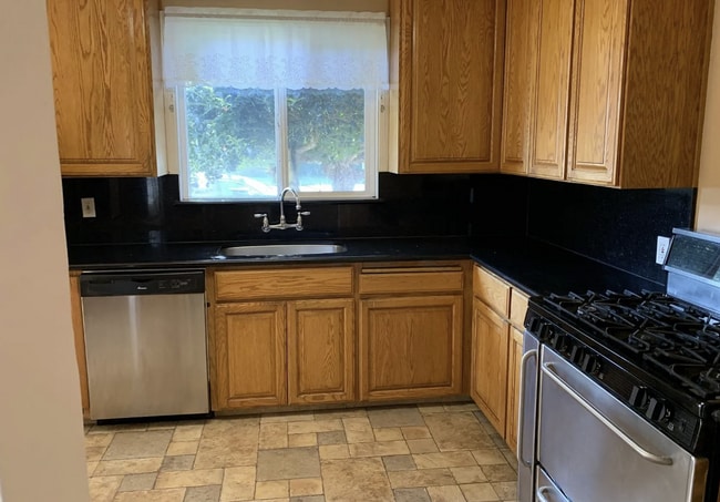 Building Photo - 500 87th St