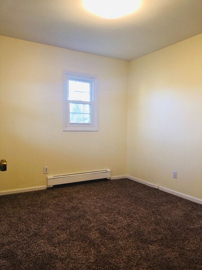 Building Photo - Two Story Single Family Home in the Roseda...