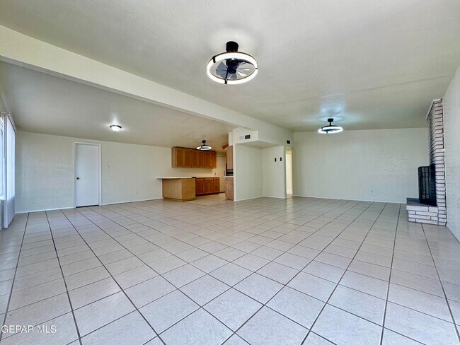 Building Photo - 9928 Acer Ave
