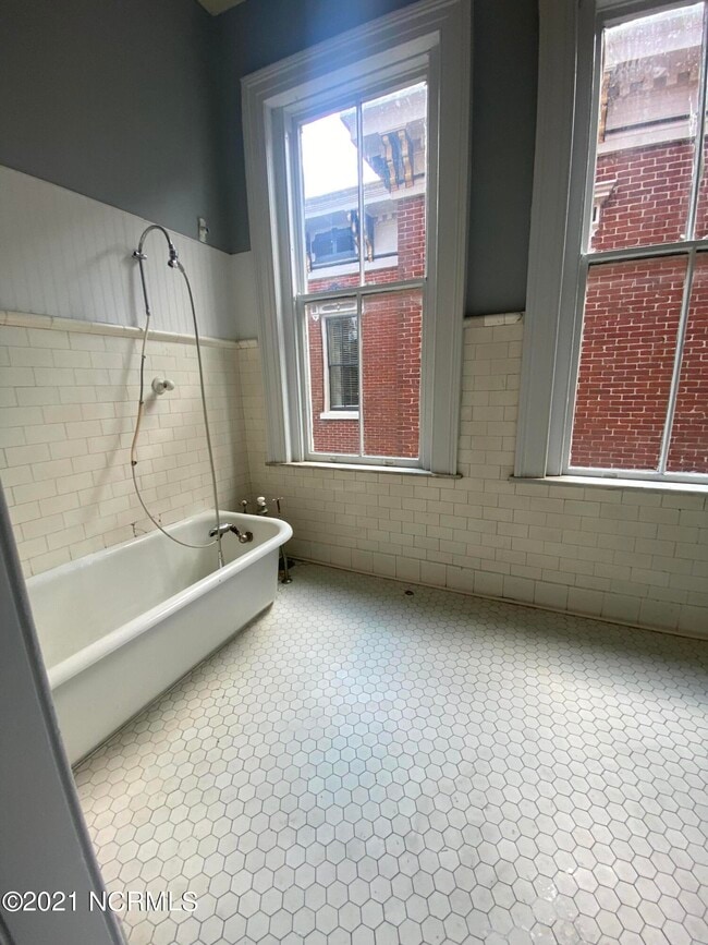 Building Photo - 202 S 3rd St