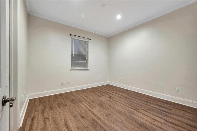 Building Photo - 7134 Mapleridge St