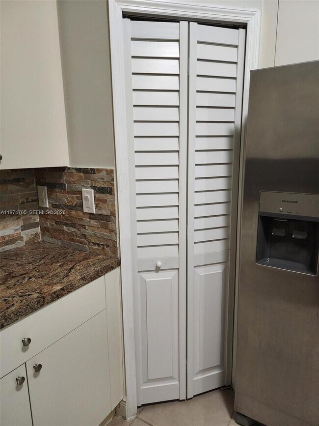 Building Photo - 1231 NE 32nd Ave