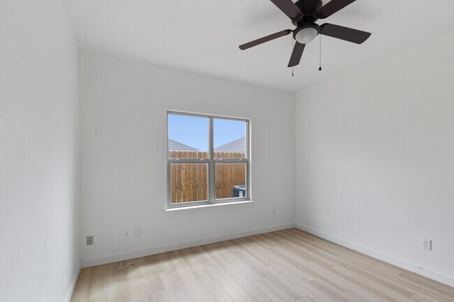 Building Photo - 5708 Kemper St