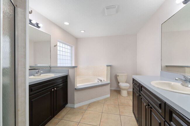 Building Photo - Spacious 3-Bedroom Home on an Oversized Lot in Marion Oaks – Modern Comfort with Room to Relax!