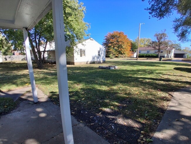 Building Photo - 212 Edwards St