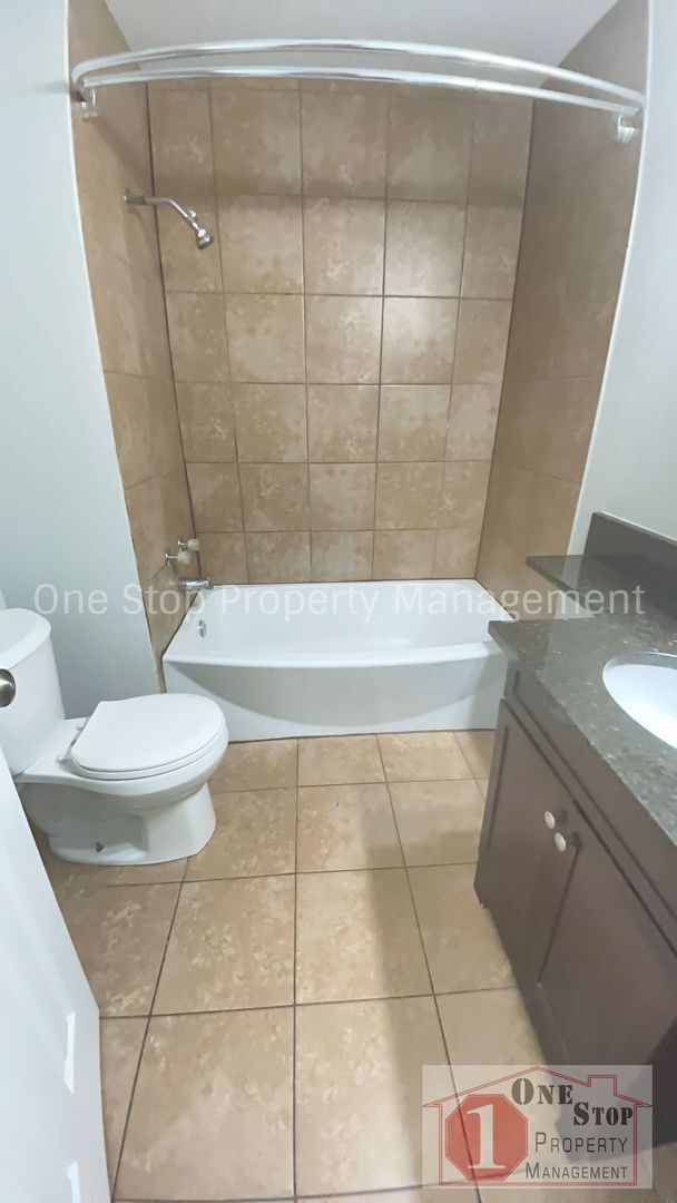 Building Photo - Spacious 3 Bedroom, 1 Bathroom Duplex for ...