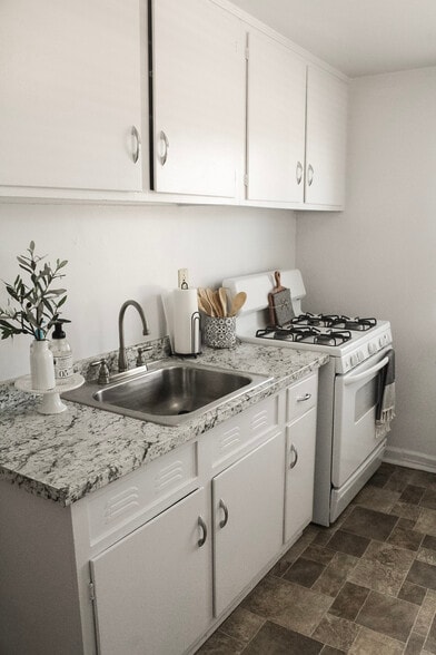 Kitchen - Danker Village Apartments