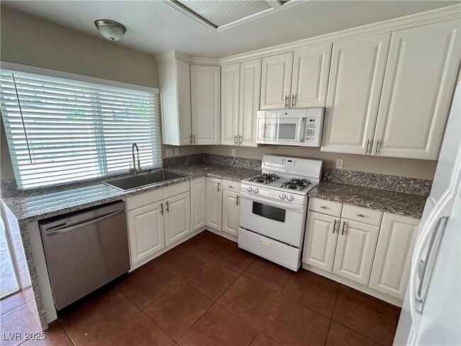 Building Photo - 7319 Clearwater Cir