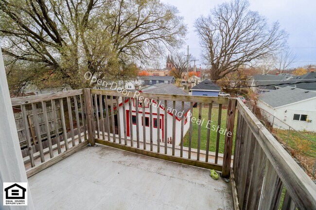 Building Photo - $300.00 off first months rent!! Now availa...