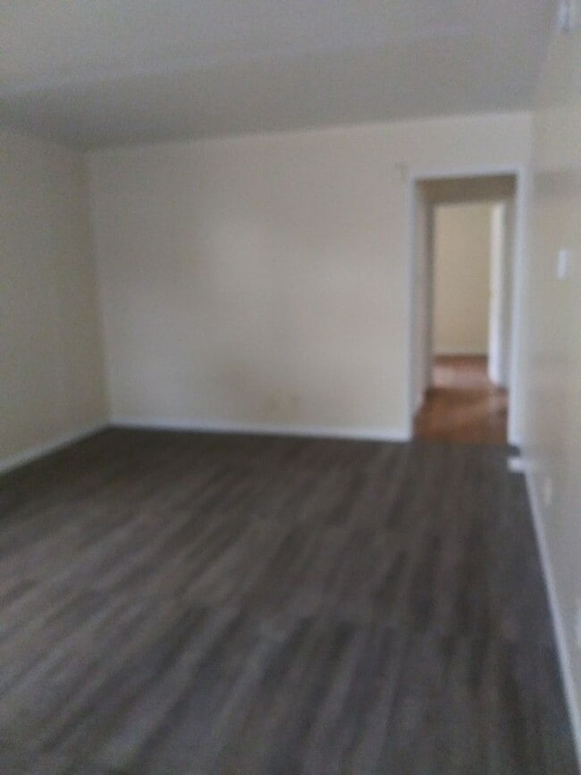 Building Photo - 3 Bedroom Single family home