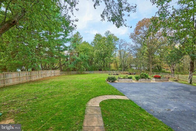 Building Photo - 17727 Silcott Springs Rd